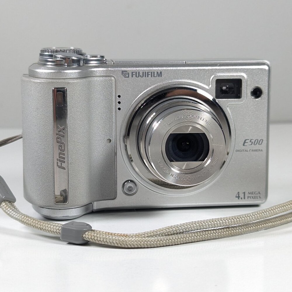 Fujifilm Finepix E Series E500 4.1MP Digital Camera Silver Case WORKS